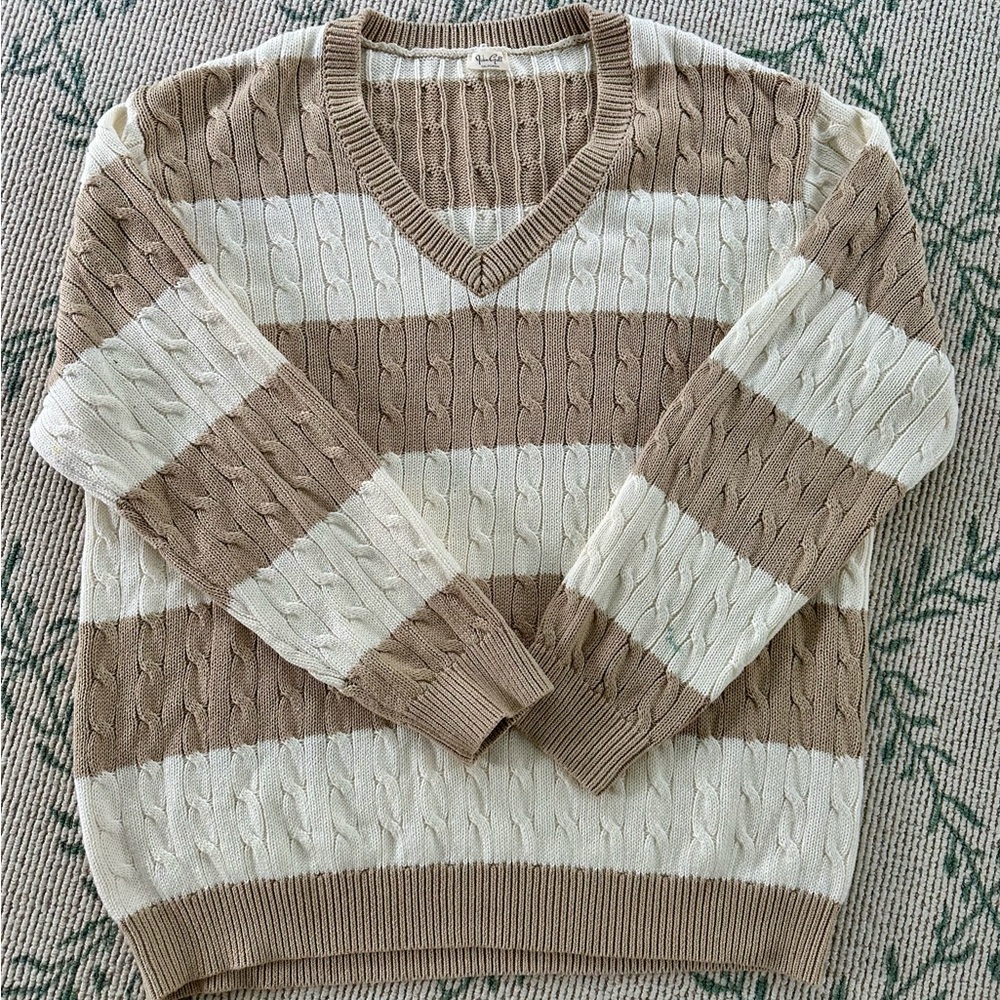 Brandy Melville John Galt cotton cableknit v-neck sweater, beige/cream.Oversized